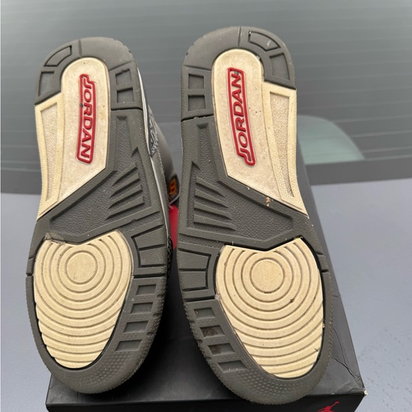 Jordan 3 main image 5